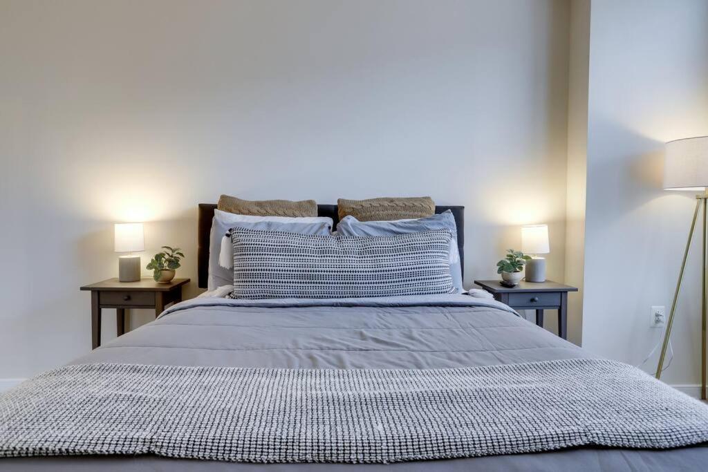 Fantastic 2 Bedroom Condo At Pentagon City Arlington Bagian luar foto
