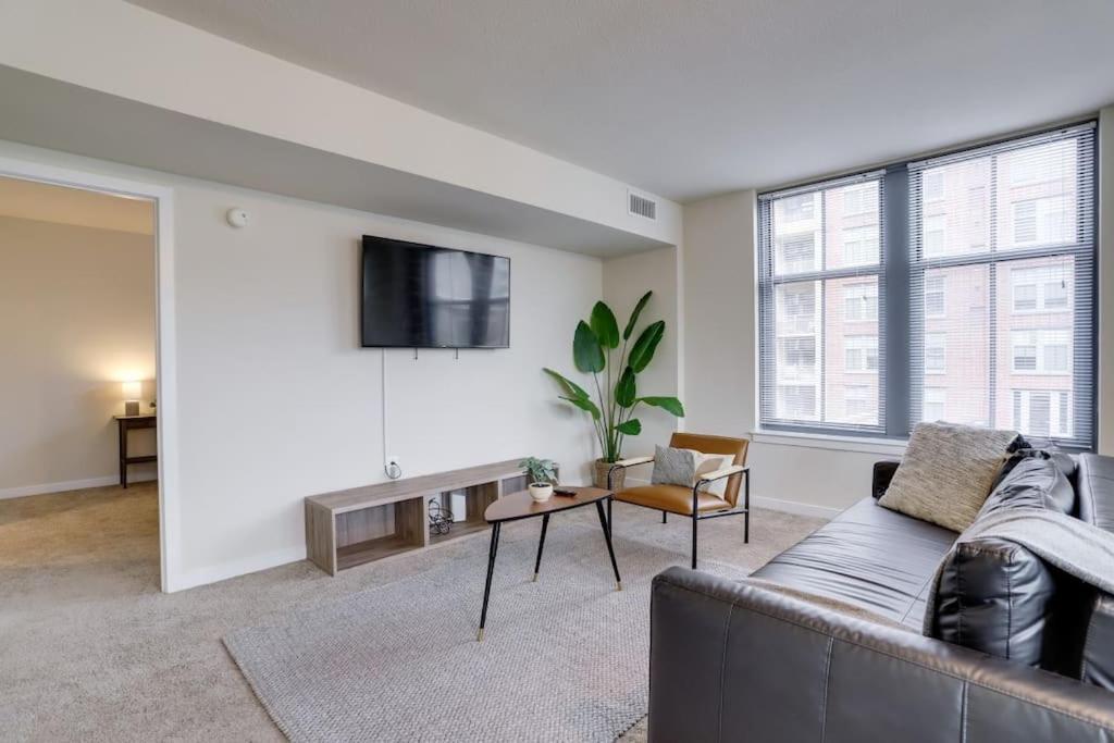 Fantastic 2 Bedroom Condo At Pentagon City Arlington Bagian luar foto