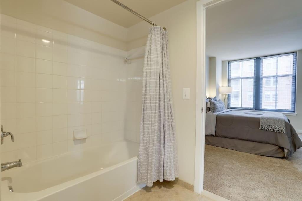 Fantastic 2 Bedroom Condo At Pentagon City Arlington Bagian luar foto