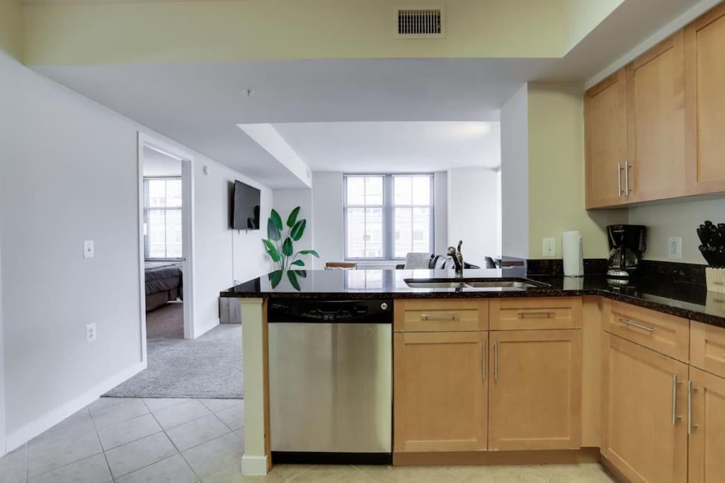 Fantastic 2 Bedroom Condo At Pentagon City Arlington Bagian luar foto