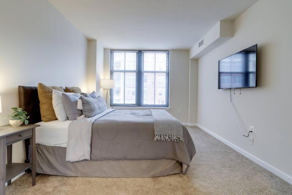 Fantastic 2 Bedroom Condo At Pentagon City Arlington Bagian luar foto
