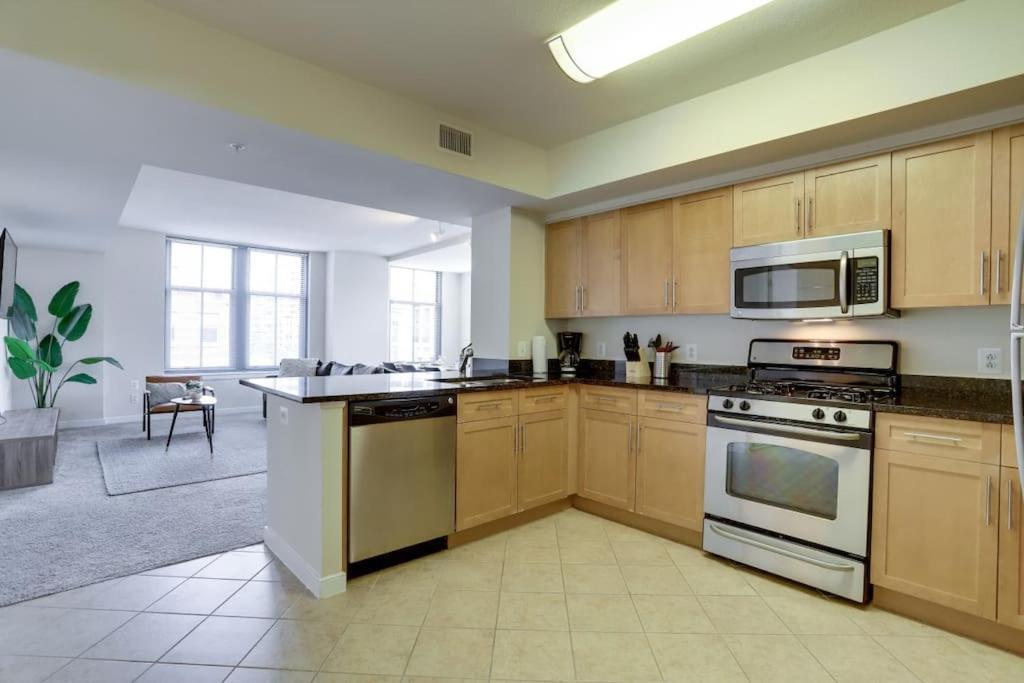 Fantastic 2 Bedroom Condo At Pentagon City Arlington Bagian luar foto