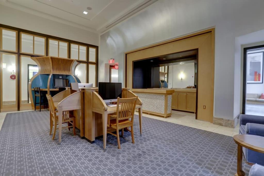Fantastic 2 Bedroom Condo At Pentagon City Arlington Bagian luar foto